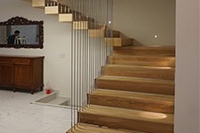 מדרגות עץ לעיצוב בטיחותי