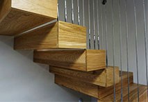 מדרגות עץ