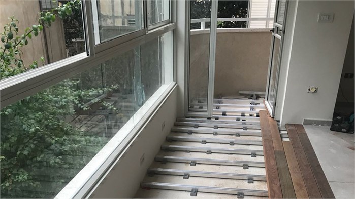 התקנת דק איפאה Exterpark IPE Magnet Clip, בדירה בתל אביב